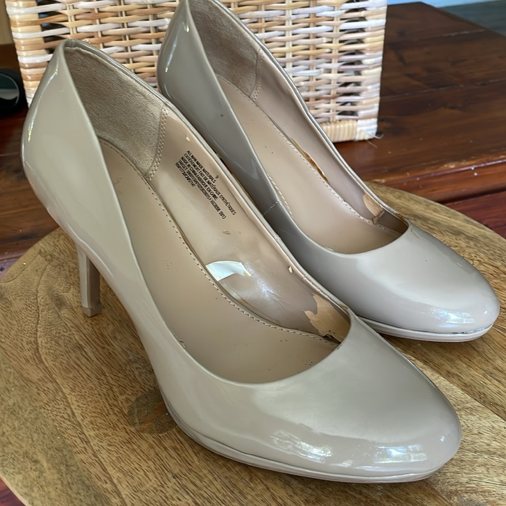 Beige tan nude heels.